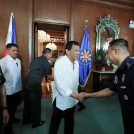 El presidente de Filipinas, Rodrigo Duterte, durante una reunión de seguridad en la sede del Gobierno. (EFE)