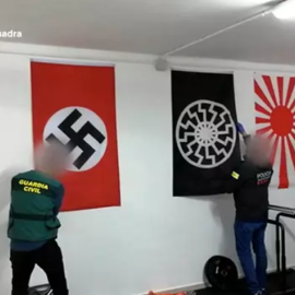 Imagen de la incautación de simbología nazi.