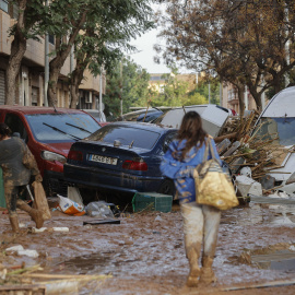 Vista de una calle afectada en Paiporta (València), tras las fuertes lluvias causadas por la DANA.