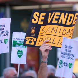 La manifestación de Marea Blanca bajo el lema 'Nos roban la sanidad', en Sevilla