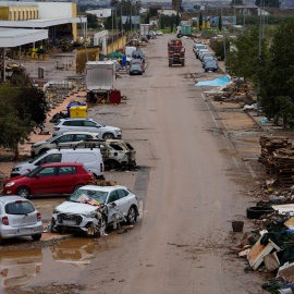 Varios vehículos destrozados tras el paso de la DANA.