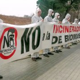 Guerra contra una central térmica: "Nos ponen una chimenea que escupe sustancias cancerígenas al lado de casa"