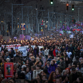 08/03/2024 - Panoràmica de la manifestació unitària d'aquest 8-M del 2024 a Barcelona.