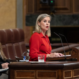 La diputada de Sumar y nueva portavoz Verónica Martínez interviene durante una sesión plenaria, en el Congreso de los Diputados, a 8 de octubre de 2024.