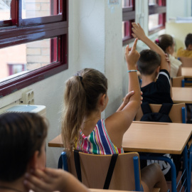 Alumnos del CEIP Escritor Alfonso Grosso (Sevilla) durante el primer día de colegio a 12 de septiembre de 2022