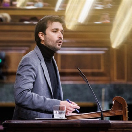 24/11/21. El coordinador autonómico de Podemos en la Región de Murcia, Javier Sánchez Serna, interviene en una sesión plenaria en el Congreso de los Diputados.