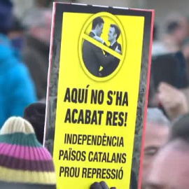 La división en el independentismo catalán queda patente durante la protesta contra la cumbre hispano-francesa