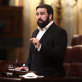 El diputado de EH Bildu, Jon Iñárritu, interviene en una sesión plenaria celebrada en el Congreso de los Diputados, en Madrid, (España), a 4 de febrero de 2021.