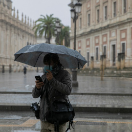 Lluvia y mujer con paraguas