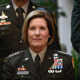 La comandante del Comando Sur de los Estados Unidos, general Laura Richardson posa con otros líderes militares para la foto oficial de la Conferencia Sudamericana de Defensa