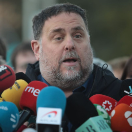 El presidente de ERC, Oriol Junqueras, ofrece declaraciones a los medios antes de comenzar la manifestación contra la Cumbre Hispano-Francesa, a 19 de enero de 2023, en Barcelona.