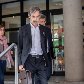 Fotografía de Cristóbal Martell saliendo de los juzgados de Esplugues de Llobregat (Barcelona) en el juicio por el 'caso Neymar' el 6 de junio de 2019.