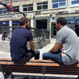 Nasser y Ayub (nombres ficticios), dos jóvenes rifeños que decidieron huir de Alhucemas por miedo a ser detenidos tras participar en las protestas sociales de 2016 en Marruecos. PÚBLICO