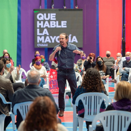 El candidato de Unidas Podemos a la Presidencia de la Comunidad, Pablo Iglesias, interviene durante un acto del partido en el Polideportivo municipal Cerro Buenavista de Getafe este martes 27 de abril de 2021.