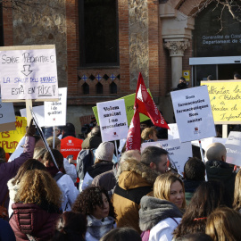 Metges manifestant-se davant del Departament de Salut.