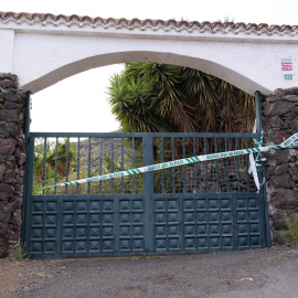 La Guardia Civil lleva a cabo este viernes un registro en la vivienda y una finca en Candelaria (Tenerife) de Tomás Antonio G.C., desaparecido este martes al igual que sus dos hijas, de uno y seis años, a cuya madre envió un aviso de que no volvería a