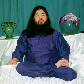 Fotografía de archivo, del 25 de octubre de 1990, de Shoko Asahara, líder de la secta Verdad Suprema. (EFE)