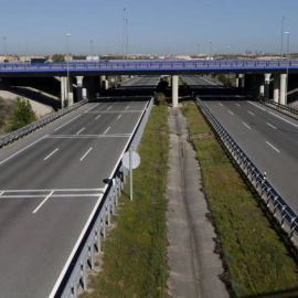 Imagen de una de las autopistas radiales de Madrid, en quiebra. EFE