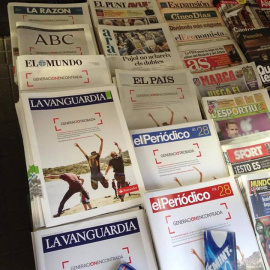 En enero de 2015 todos los periódicos de la Asociación de Editores de Diarios Españoles (AEDE) ocuparon toda su portada con publicidad del Banco Santander, lo que provocó críticas sobre su independencia.