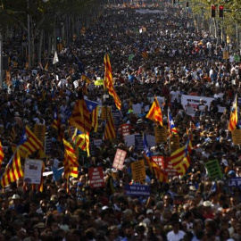 Multitud al passeig de gràcia contra la violència terrorista