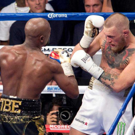 Un momento de la pelea entre Mayweather y McGregor. | ARMANDO ARORIZO (EFE)