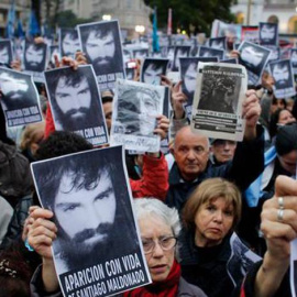 Imagen de archivo de una de las manifestaciones para reclamar la aparición del activista Santiago Maldonado. EFE