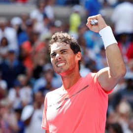 El tenista español Rafael Nadal celebra la victoria conseguida frente al ucraniano Alexandr Dogopolov. - EFE