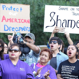 Inmigrantes y activistas de derechos humanos protestan contra la decisión del presidente estadounidense, Donald Trump, de poner fin al programa de Acción Diferida para los Llegados en la Infancia (DACA). - EFE