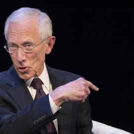 Fotografía de octubre de 2014 del hasta ahora vicepresidente de la Reserva Federal, el banco central de EEUU, Stanley Fischer. AFP/ Jiam Watson