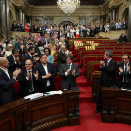 El Parlament aprueba la ley de referéndum tras abandonar el pleno la oposición. REUTERS/Albert Gea