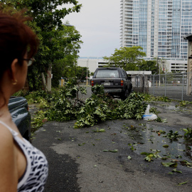 Vista de destrozos en el barrio de Santurce tras el paso del huracán Irma en San Juan (Puerto Rico). EFE/Thais Llorca