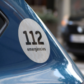 Vehículo de los Mossos con el 112 a la vista, a 5 de mayo de 2023, en Barcelona.