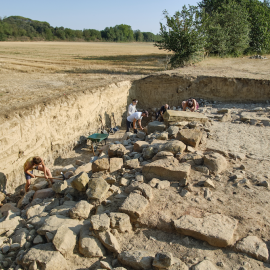 6-7-2023 Els arqueòlegs del MAC excavant a Ullastret