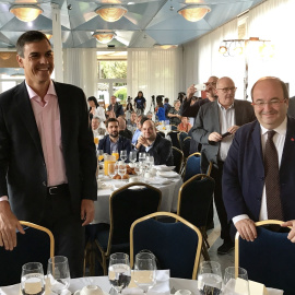 Pedro Sánchez junto a Miquel Iceta durante el Foro Primera Plana en Barcelona este martes. EUROPA PRESS