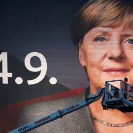 Cartel electoral de Angela Merkel.REUTERS/Wolfgang Rattay