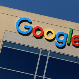 El logo de Google en sus oficinas en la localidad californiana de Irvine. REUTERS/Mike Blake