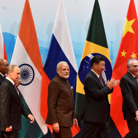 El presidente brasileño Michel Temer, el presidente chino Xi Jinping, el primer ministro indio Narendra Modi, el presidente ruso Vladimir Putin y el presidente sudafricano Jacob Zuma asisten al foro de negocios BRICS en la cumbre de los BRICS en Xiamen (