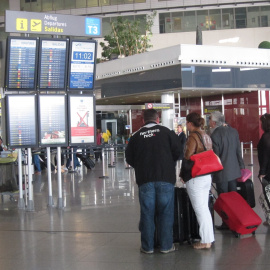 Pasajeros en el aeropuerto de Málaga-Costa del Sol. E.P.