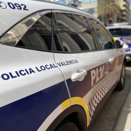 13/07/2023 - Coche de la Policía Municipal de València.