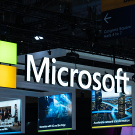 Foto de archivo del logo de Microsoft en el Mobile World Congress (MWC)