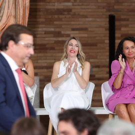 El presidente de Extremadura saliente, Guillermo Fernández Vara, asiste al acto de toma de posesión de su sucesora en el cargo, la popular María Guardiola, este lunes en el Museo Romano de Mérida.