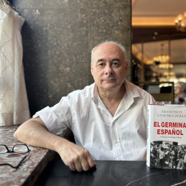 El historiador Francisco Sánchez Pérez junto a su nuevo libro.