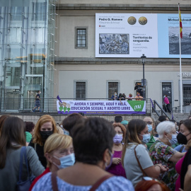 Varias personas participan en una concentración por el 'Dia de Acción Global por el Aborto Legal, Seguro y Accesible', a 28 de septiembre de 2021, en Madrid.