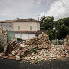 Casas destruidas debido a un terremoto en Francia, a enero de 2023