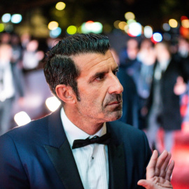 Luis Figo en la alfombra roja del Balón de Oro, en París, a 17 de octubre de 2022.