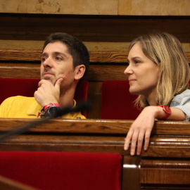 La líder d'En Comú Podem al Parlament, Jéssica Albiach, i el portaveu de la formació al Parlament, David Cid, durant la sessió de control al ple del Parlament d'aquest dimecres.