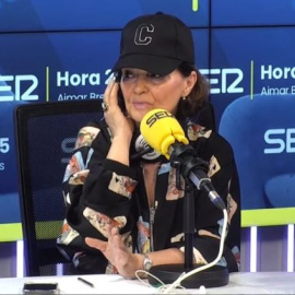 La exvicepresidenta del Gobierno Carmen Calvo y su sorprendente gorra.