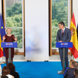 La presidenta de la Comisión Europea, Ursula von der Leyen y el presidente del Gobierno, Pedro Sánchez, durante una rueda de prensa celebrada el pasado 3 de julio.