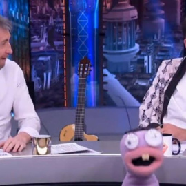 Pablo Motos y su invitado el humorista Miguel Lago, en 'El Hormiguero'.