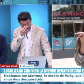 Instante en el que el periodista Marc Calderó se emociona en directo. TVE